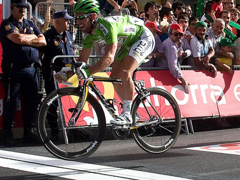 Cavendish gana hasta haciendo caballitos