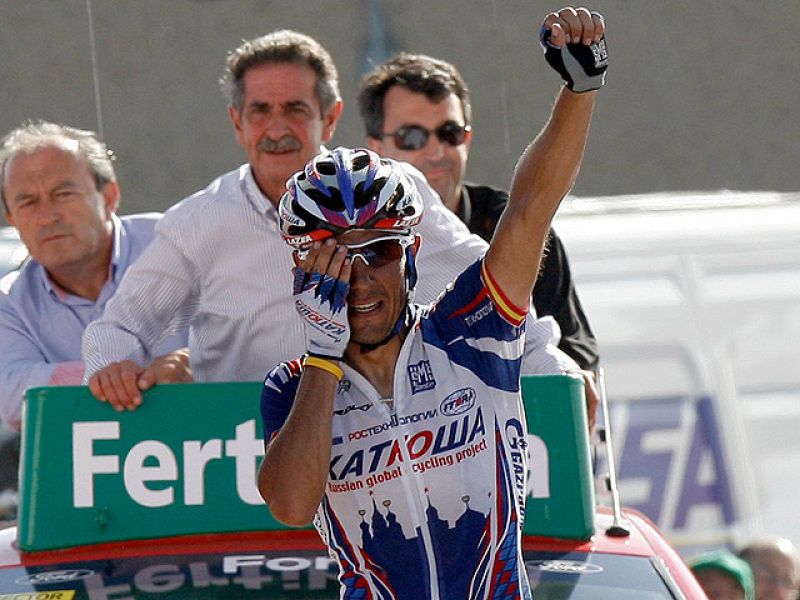 'Purito' gana la etapa y Nibali el liderato tras la retirada de Igor Antón