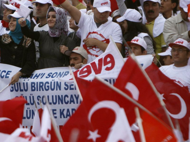 Turquía celebra un referéndum para introducir enmiendas en la Constitución