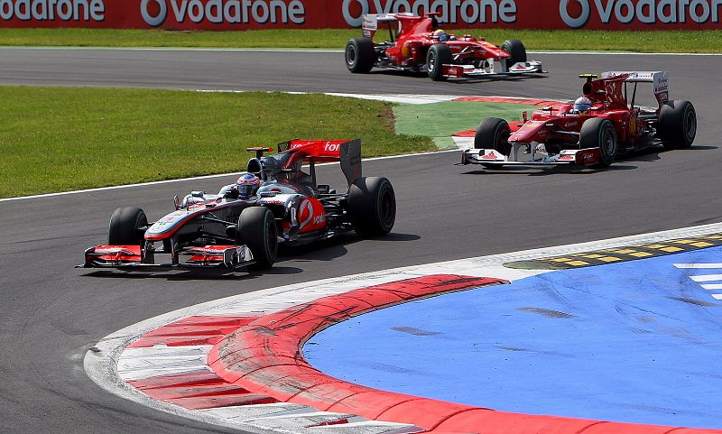 Alonso gana en Monza y vuelve a la lucha por el Mundial