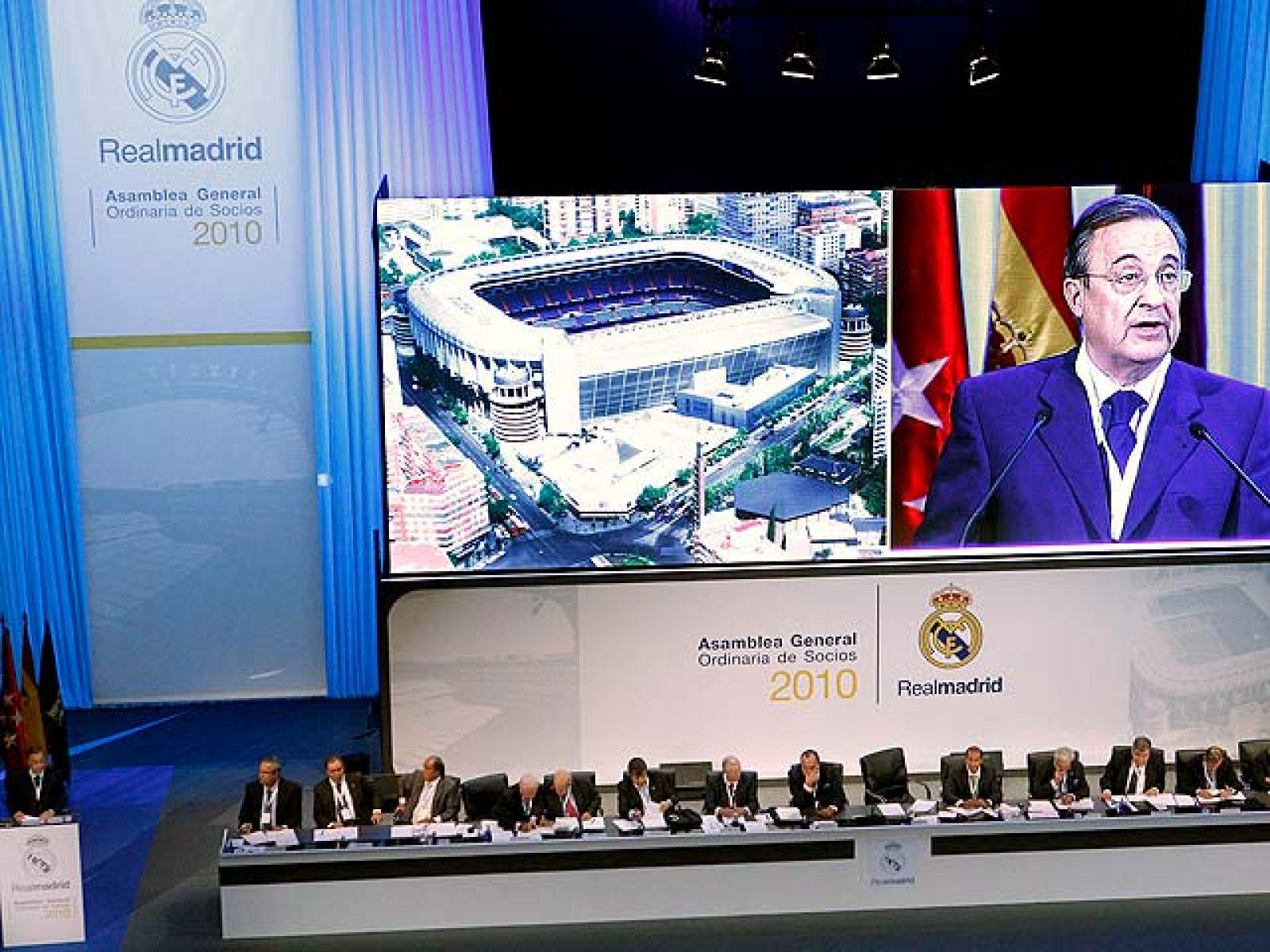 El Presidente del Madrid, Florentino Pérez, considera a su Mourinho como "el mejor entrenador del mundo" en la Asamblea de socios.