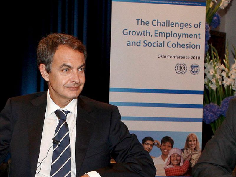 Zapatero defiende dar más formación a los parados e iniciar la reforma de las pensiones