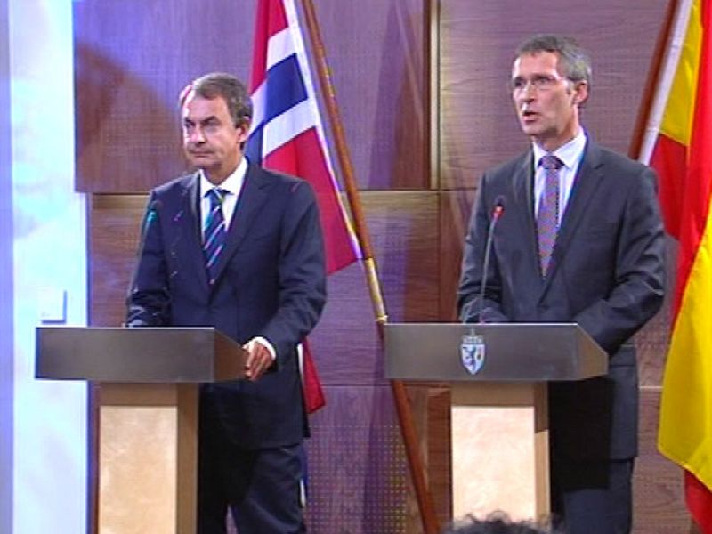 Zapatero defiende aumentar la formación de los parados y reformar las pensiones