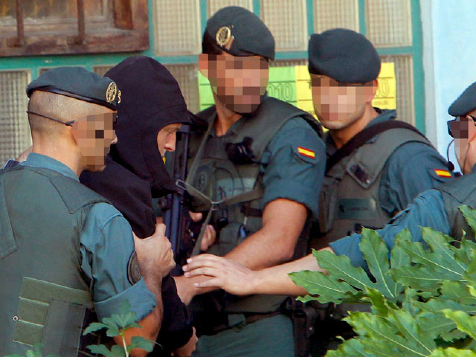 La Guardia Civil detiene a nueve personas vinculadas con la ilegalizada EKIN | Ver