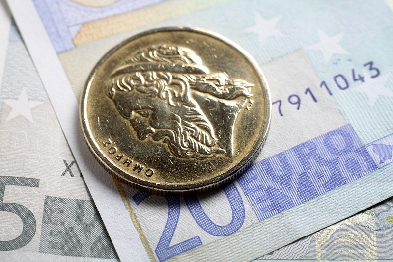Grecia coloca 1.170 millones de euros en deuda y recibe el segundo tramo de ayuda internacional