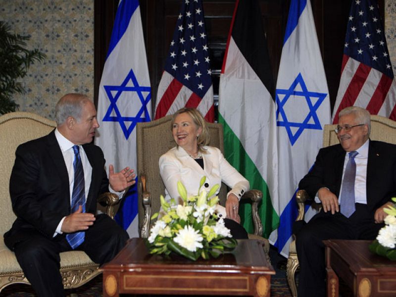 Clinton presiona a Netanyahu ante Abás para que prolongue la congelación de asentamientos
