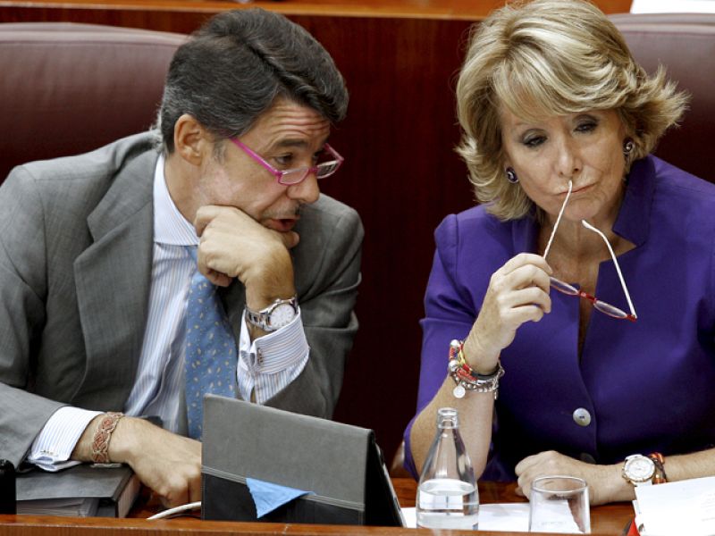 Madrid convoca a los sindicatos para reducir en 2.000 el número de sus 'liberados'