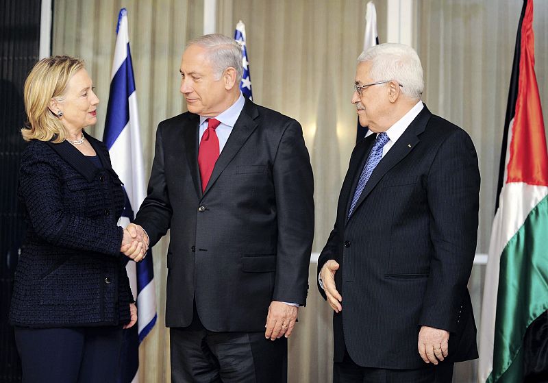 Mitchell asegura que Israel y Palestina "no están dejando los temas difíciles para el final"