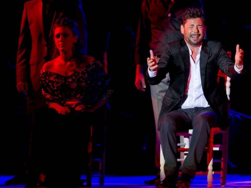 La voz de Miguel Poveda inunda la Maestranza en la apertura de la Bienal de Flamenco