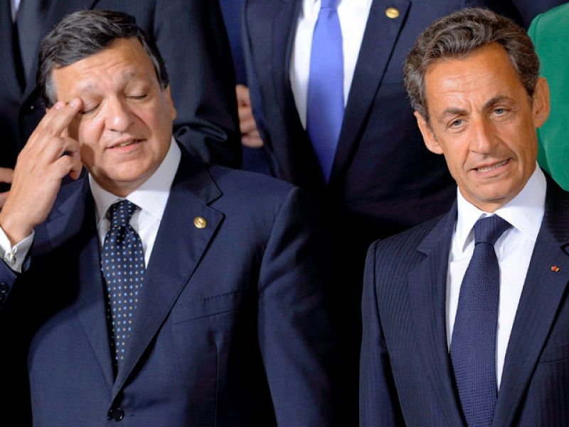 Sarkozy le gana el pulso a Bruselas al lograr la condena de Reding y reafirmar las expulsiones
