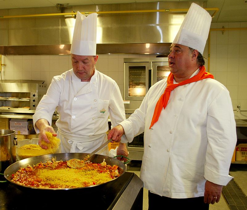 La facturación del sector servicios cae un 3,8% pero la de la industria sube un 3,3%