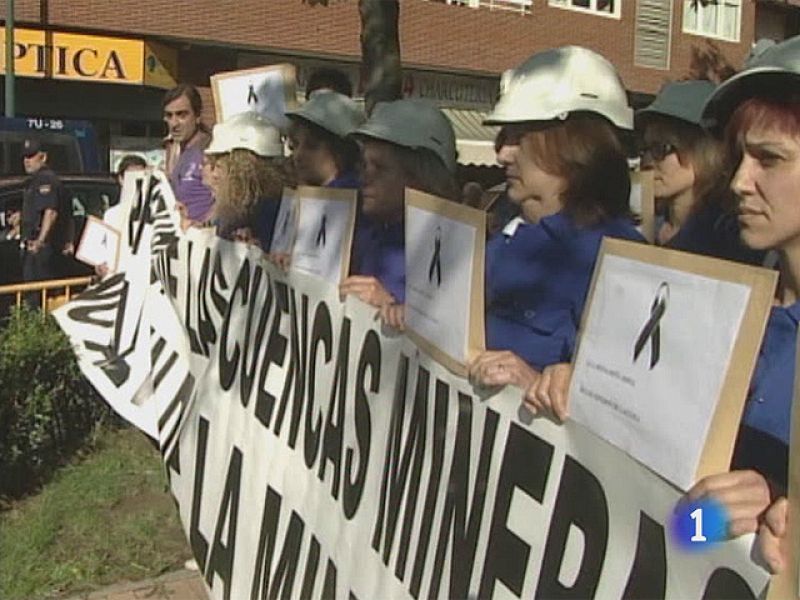 Las mujeres de los mineros encerrados piden a la Reina que les escriba una carta de apoyo