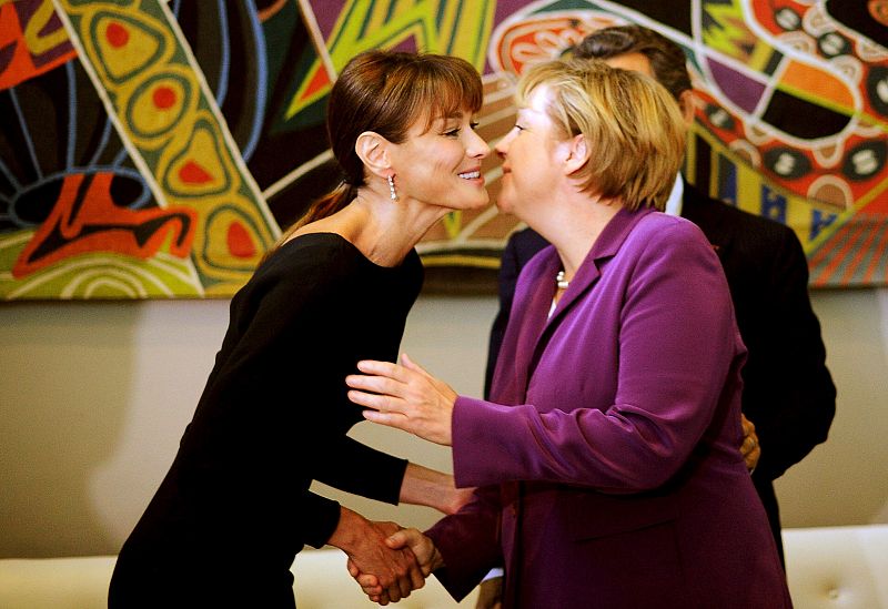 Sarkozy y Merkel ponen fin a la polémica suscitada por la deportación de gitanos