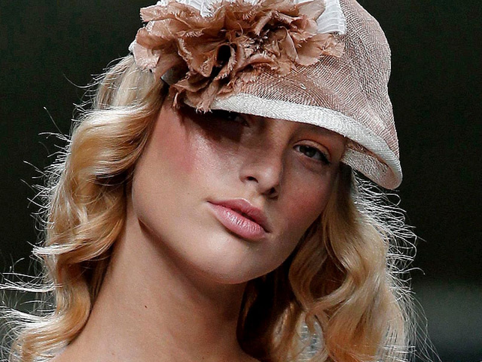 Alma Aguilar en Cibeles Madrid Fashion Week septiembre 2010 | Ver