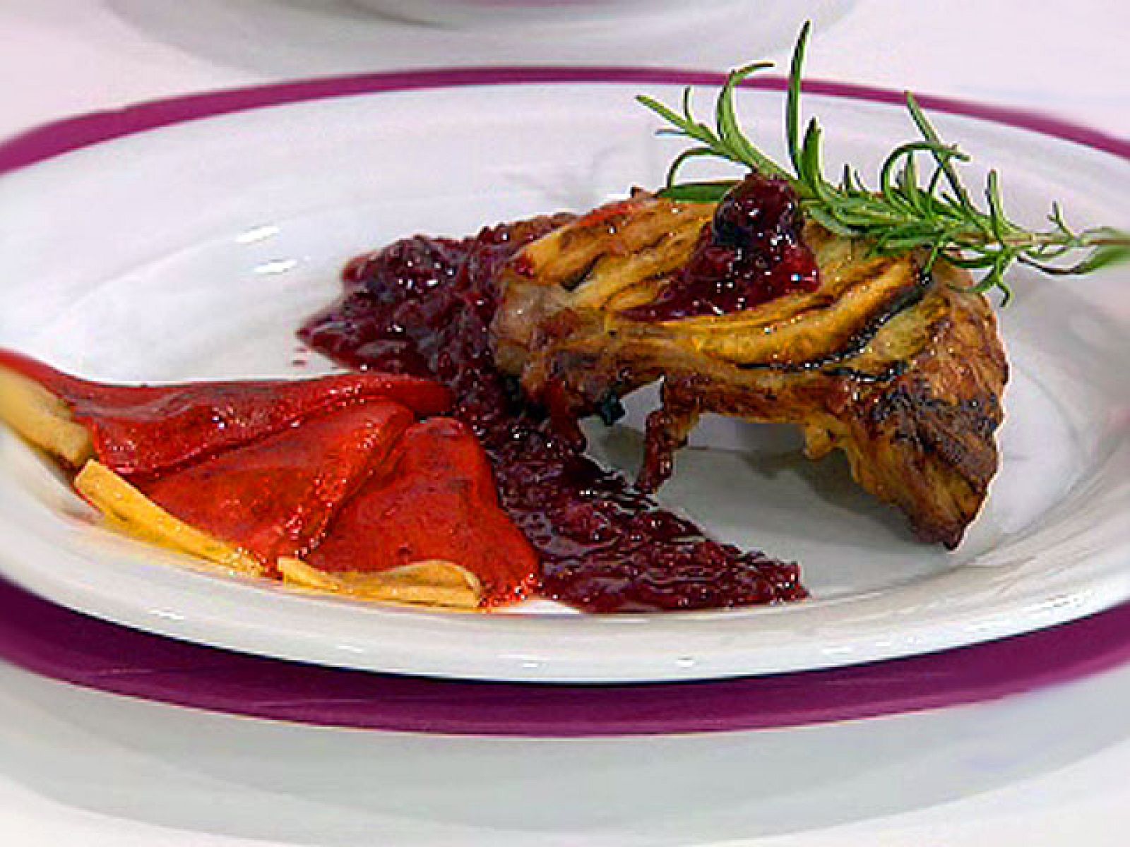 Saber cocinar - Costillares asados con pimientos rellenos a la plancha - RTVE Cocina | Ver