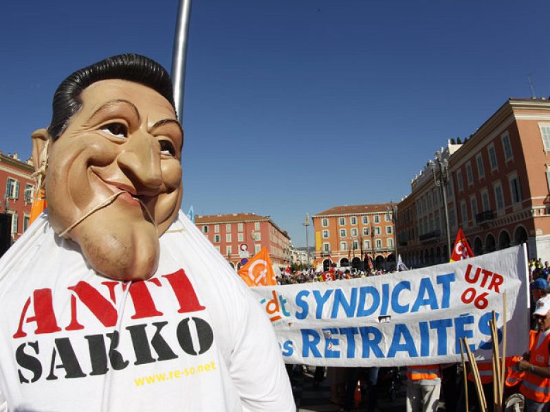 La huelga general que paraliza Francia obliga a cancelar 319 vuelos desde España