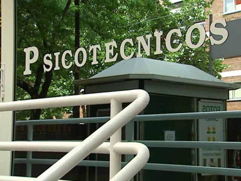 Piden investigar los certificados falsos para conducir y rentas vitalicias para los menores