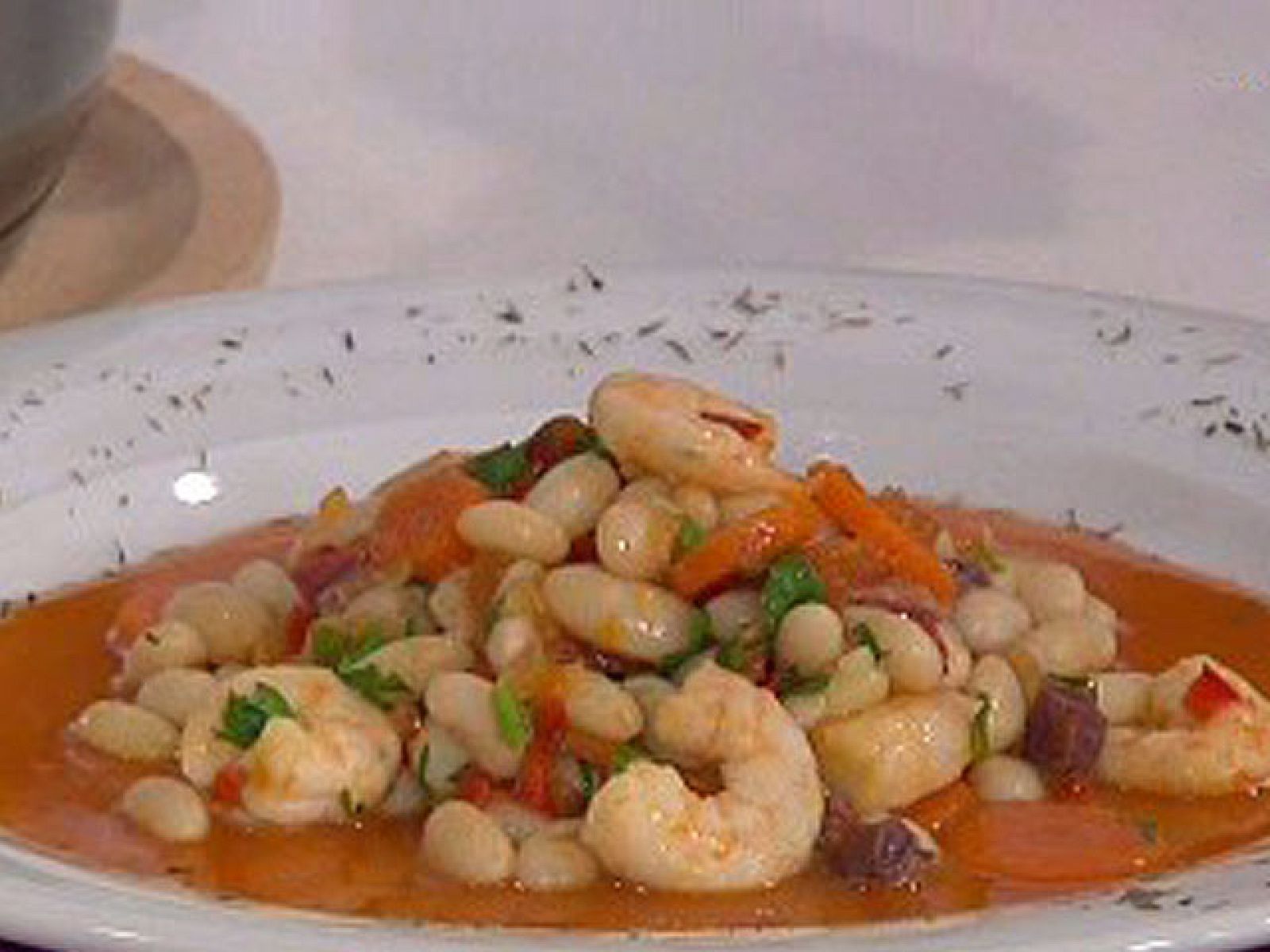 Saber cocinar - Judías blancas con salteado de marisco - RTVE Cocina | Ver