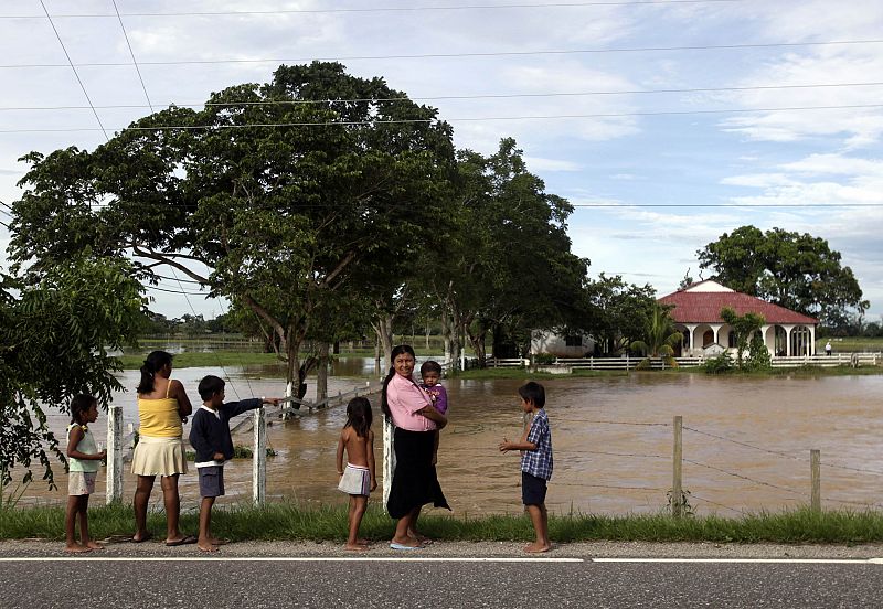 "Matthew" causa lluvias en Honduras y se dirige al Golfo de México como depresión tropical