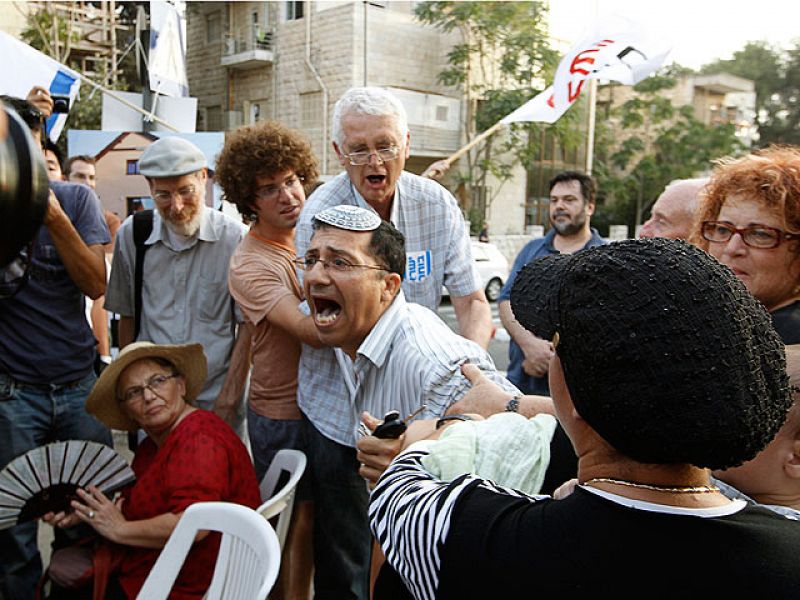Los colonos judíos celebran el fin de la moratoria mientras Abás pide una prórroga para negociar