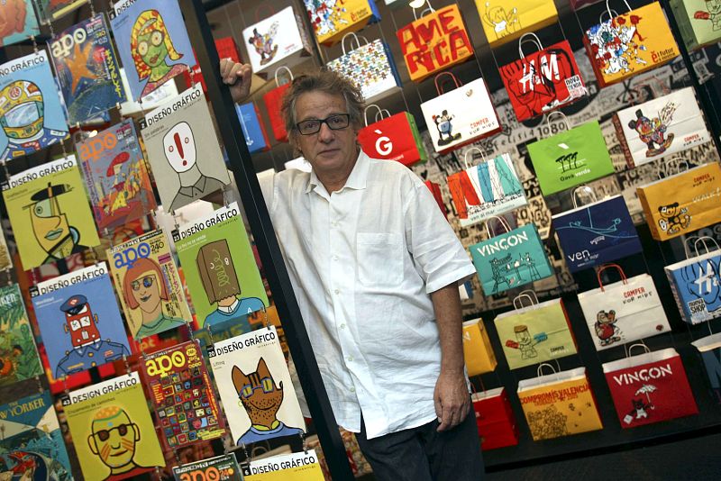 Barcelona muestra la obra "total" de 40 años del diseñador Javier Mariscal