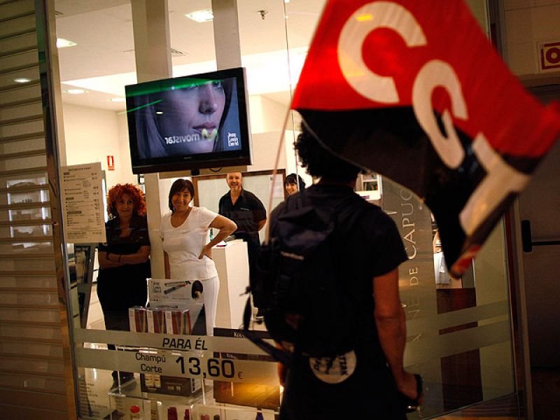 Una huelga moderada paraliza la industria pero no el comercio ni el transporte