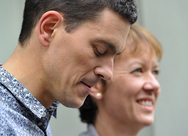 David Miliband anuncia su retirada de la primera línea política tras ser derrotado por su hermano