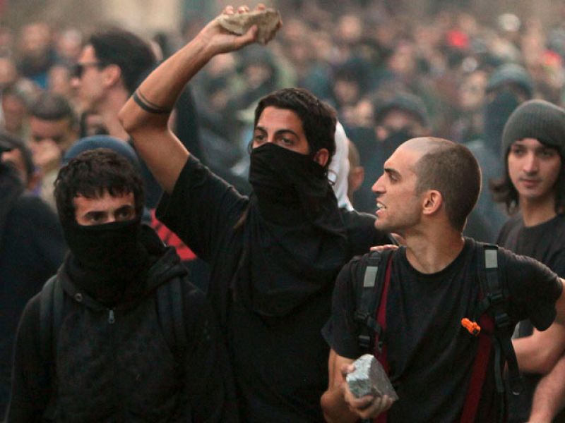 La Generalitat defiende la actuación "contundente y selectiva" de los Mossos en Barcelona
