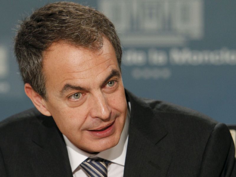 Zapatero mantiene la "imprescindible" reforma laboral y espera "alguna señal" de los sindicatos