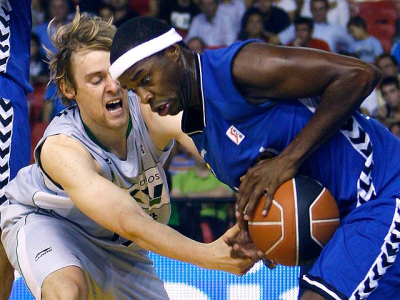 El Cajasol se estrena con victoria (85-80) a costa del DKV Joventut