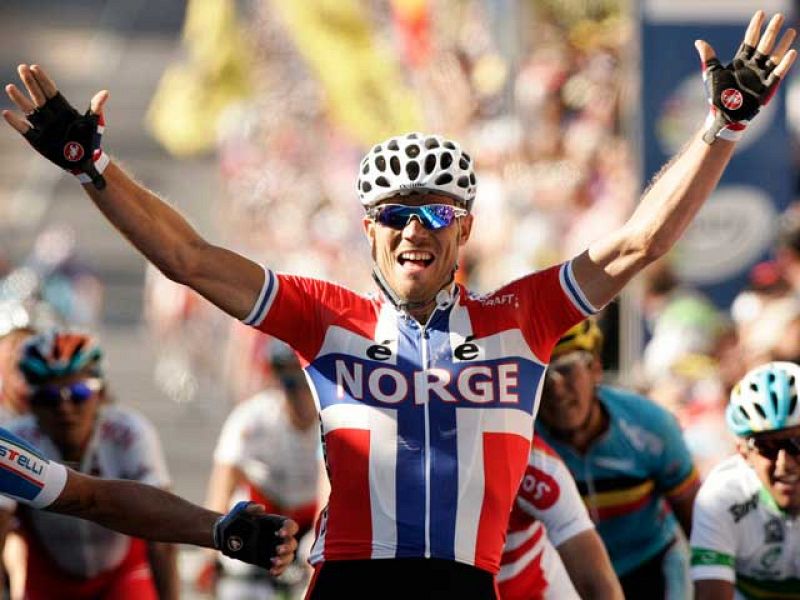 Hushovd se lleva el sueño mundial de Óscar Freire