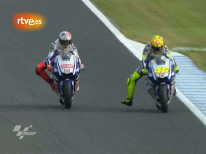 Rossi: "Lorenzo y yo hemos tenido una batalla fantástica y una competición limpia"