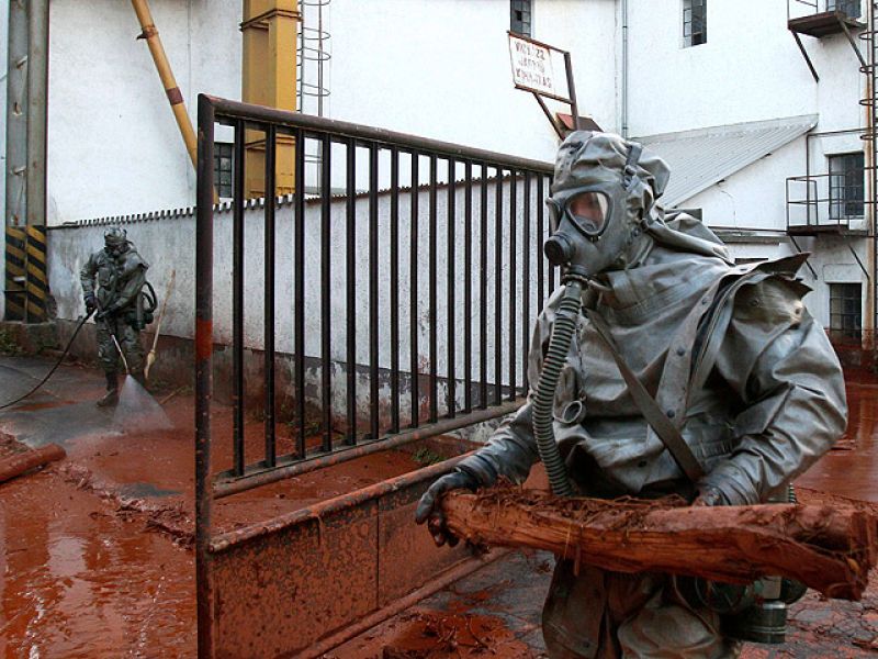 Un lodo tóxico desata el estado de emergencia en Hungría y deja al menos cuatro muertos