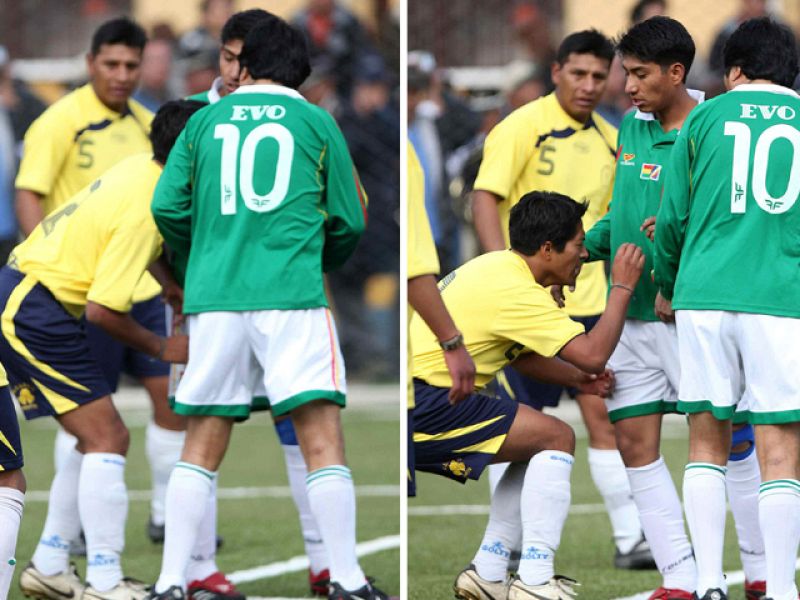 Evo Morales deja la diplomacia de lado y 'patea' al rival en un partido de fútbol amistoso