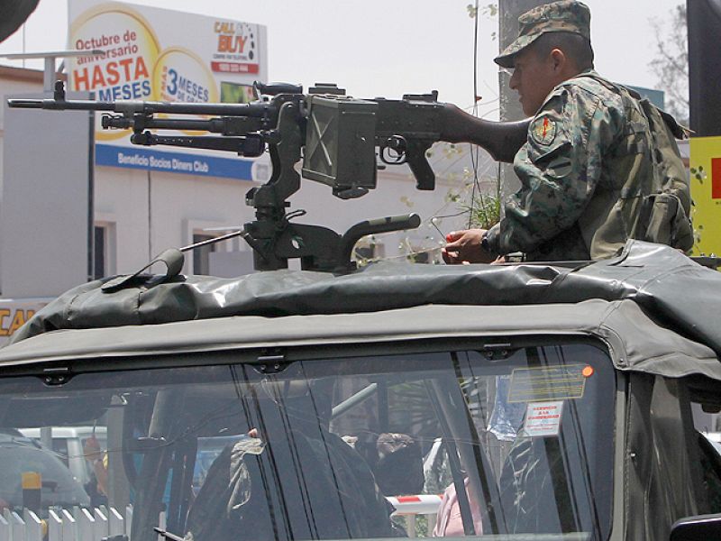 Los policías, durante el alzamiento en Ecuador: "Maten al cabrón de Correa"
