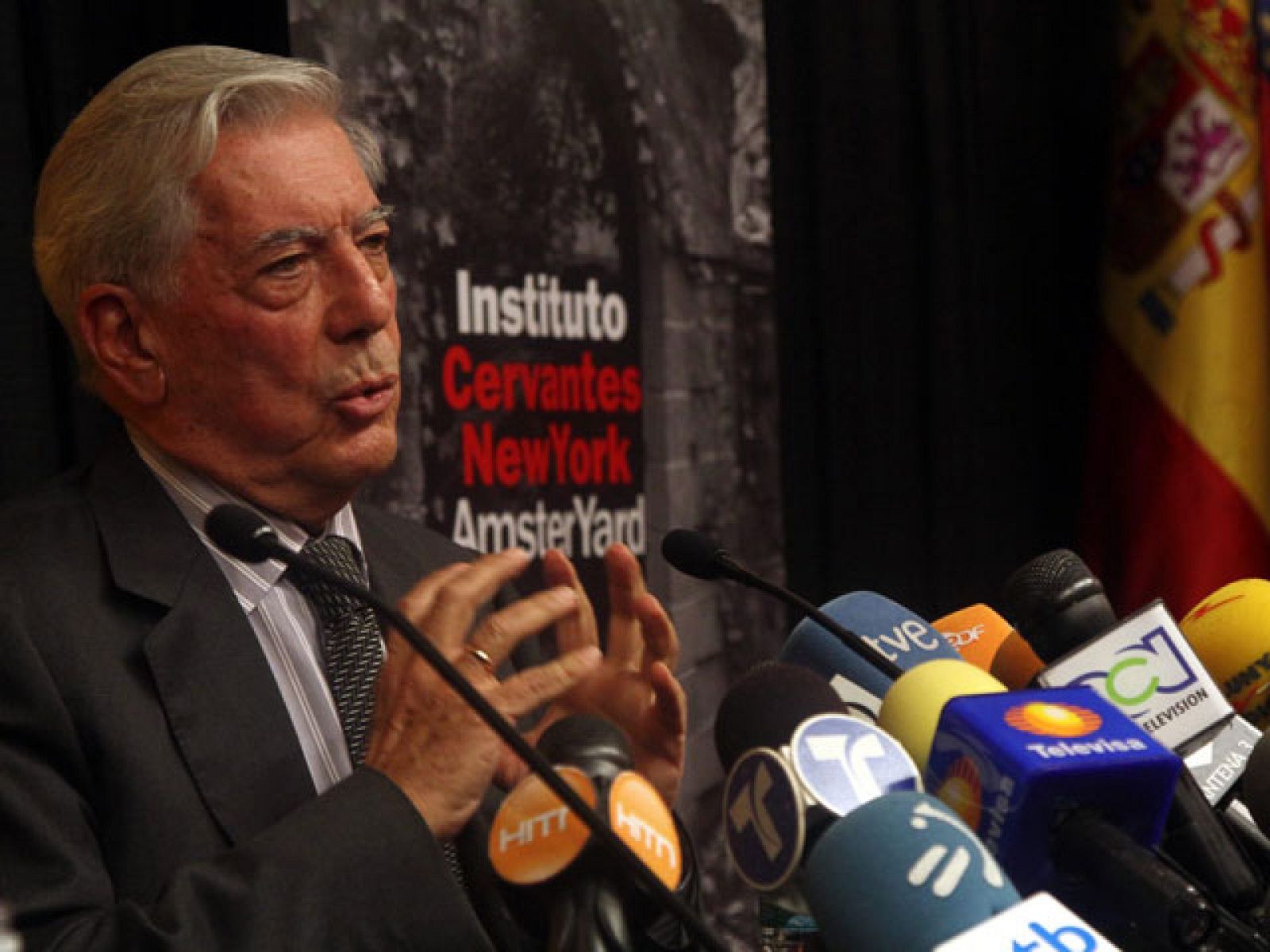 Mario Vargas Llosa galardonado con el Nobel de Literatura | Ver