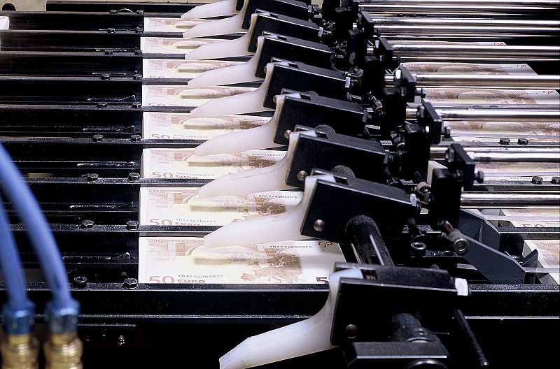 El Tesoro coloca 3.216 millones en bonos a tres años pero sube el interés