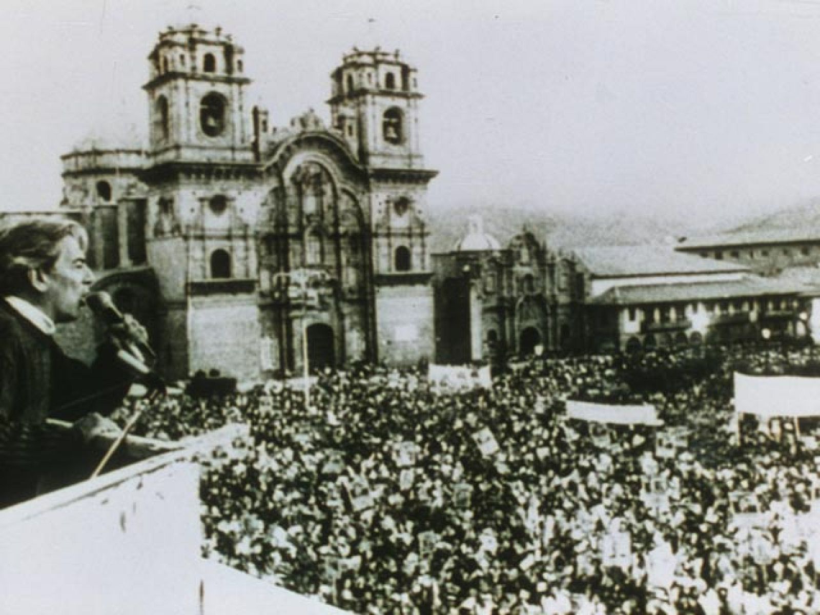 Mario Vargas Llosa, el personaje público | Ver