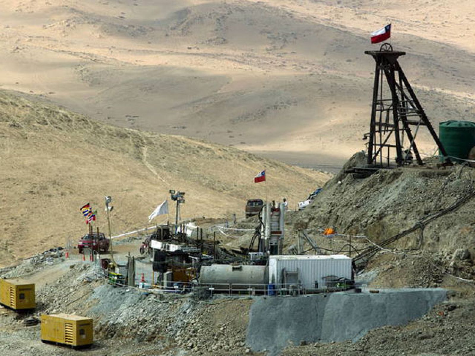 Euforia y cautela ante el inminente rescate de los 33 mineros chilenos | Ver