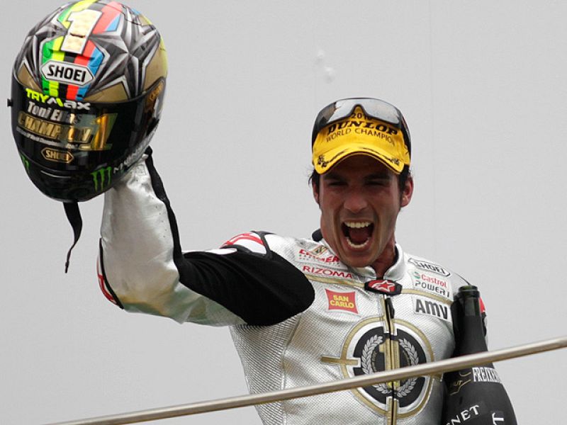 Toni Elías hace historia en Sepang