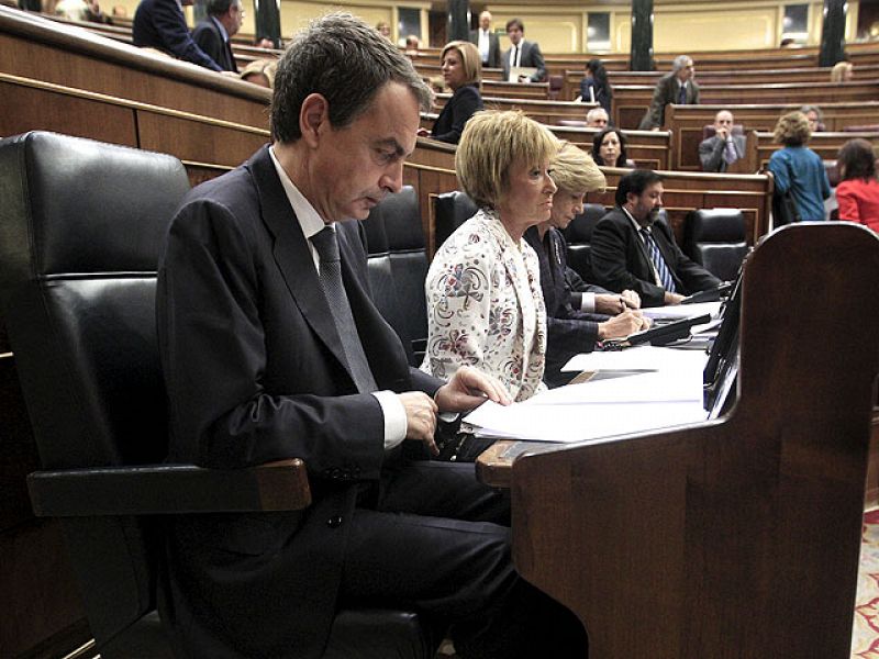 Zapatero espera la "colaboración" del PP para reformar las pensiones pero Rajoy lo ve "difícil"