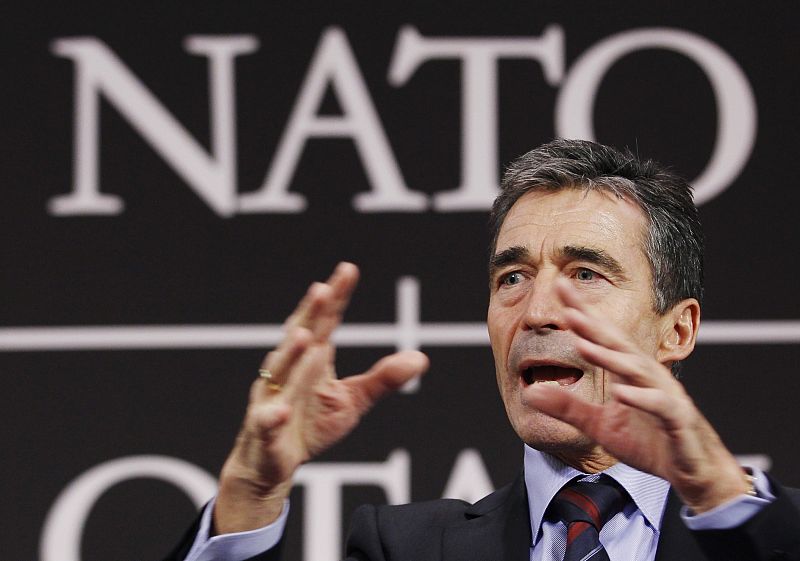 La OTAN aprueba el diálogo con los talibanes pero sin dejar de combatirlos