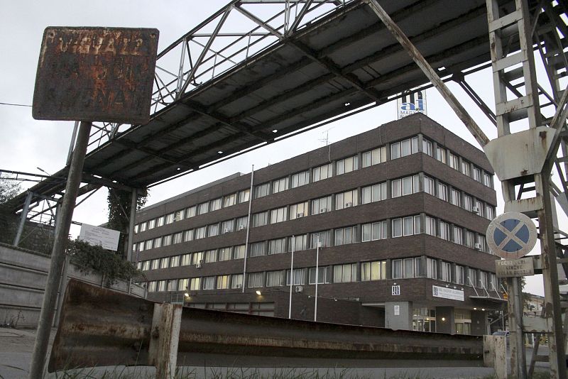 La fábrica que causó el vertido en Hungría vuelve a funcionar mientras los vecinos vuelven a casa
