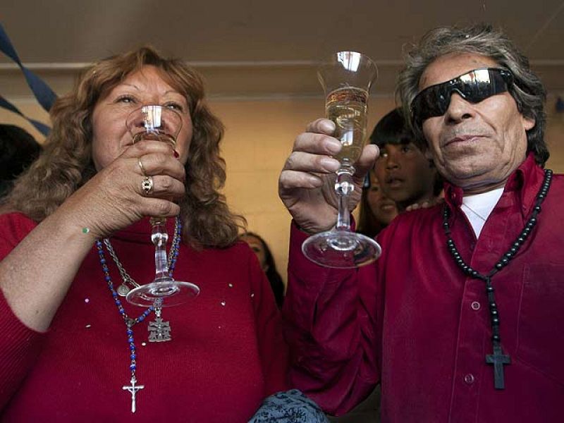 Reciben el alta médica 31 de los 33 mineros chilenos rescatados de la mina San José