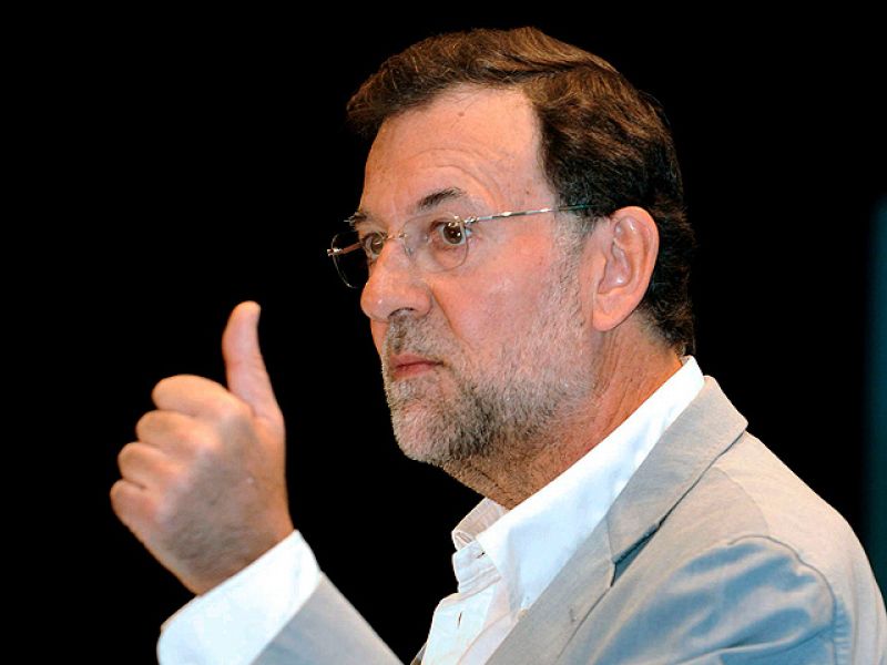 Rajoy dice que el pacto PNV-PSOE debilita a España y a Patxi López