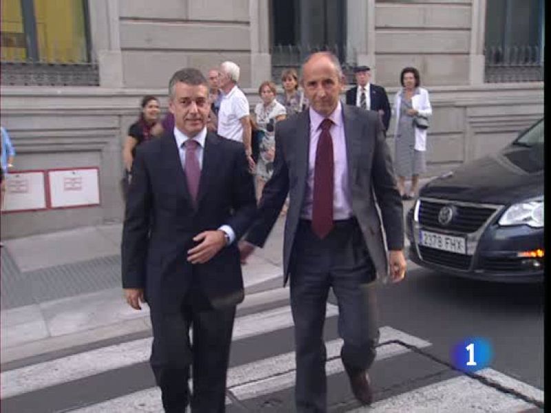 Zapatero dice a Otegi que además de las palabras "hacen falta hechos"