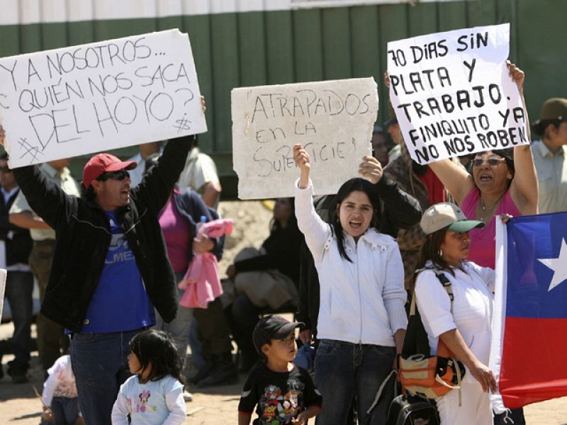 Los mineros regresan a San José entre reivindicaciones de sus compañeros
