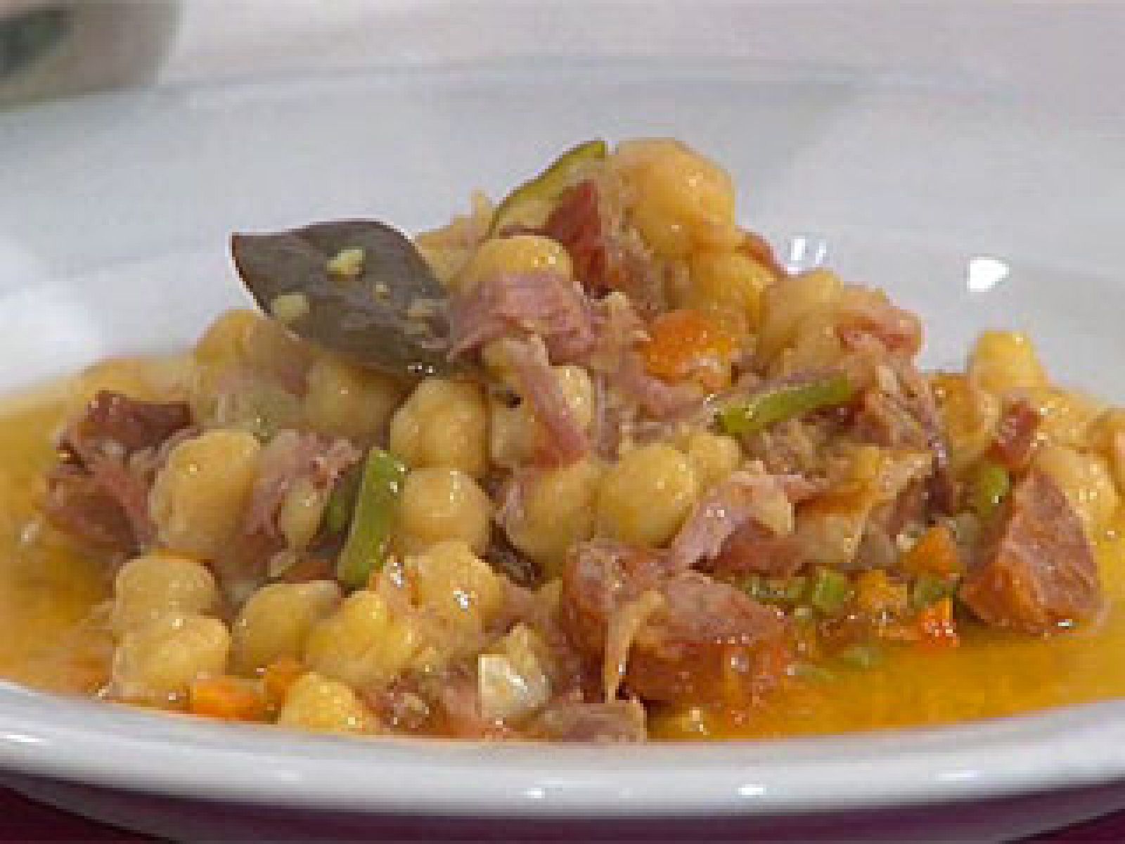 Saber cocinar - Cocido con codillo y verduras a la provenzal - RTVE Cocina | Ver