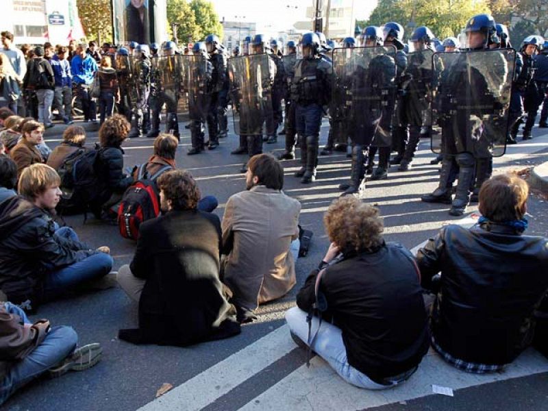 Los sindicatos mantienen el pulso a Sarkozy y convocan dos nuevas jornadas de protesta