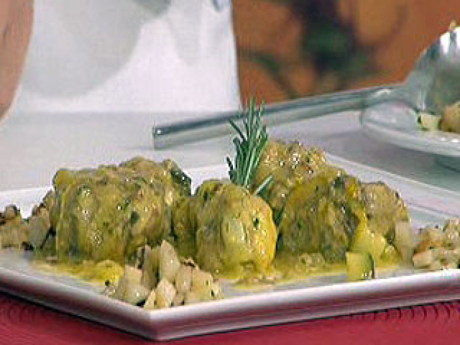 Saber cocinar - Pollo al whisky con peras al ajillo - RTVE Cocina | Ver